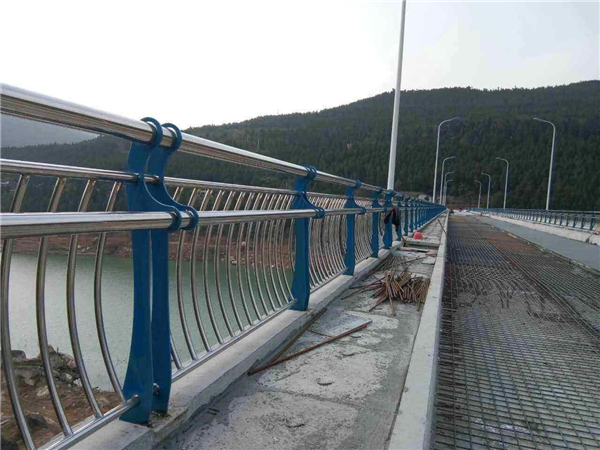 舟山不锈钢桥梁护栏防腐措施的重要性及实施策略