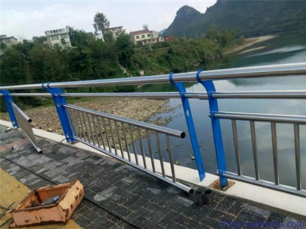 舟山不锈钢复合管护栏是一种卓越的防护材料